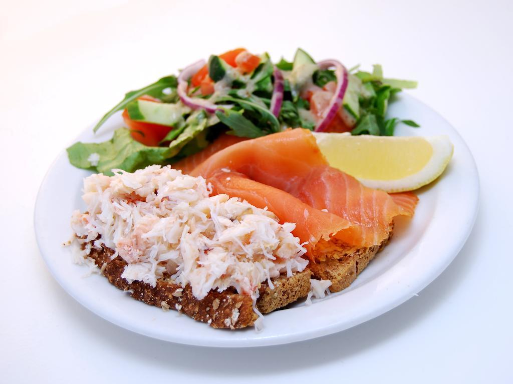 Oliver'S Seafood Bar, Bed & Breakfast Cleggan ภายนอก รูปภาพ